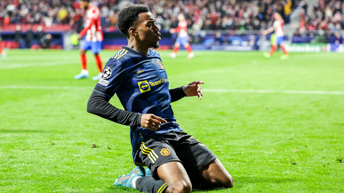 Anthony Elanga scores for Man United at Atletico Madrid